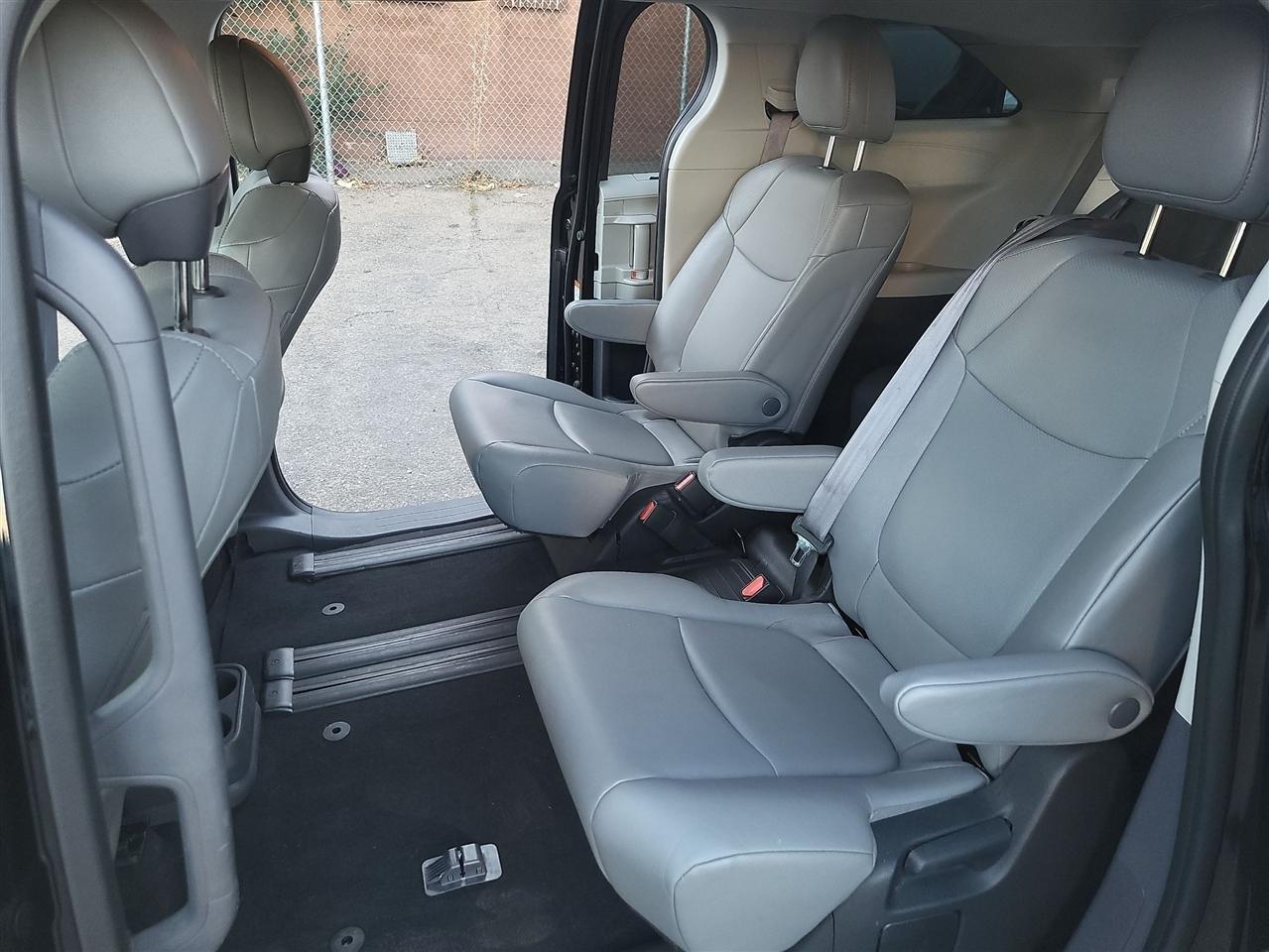 Toyota Sienna XLE 7-Passenger 2023