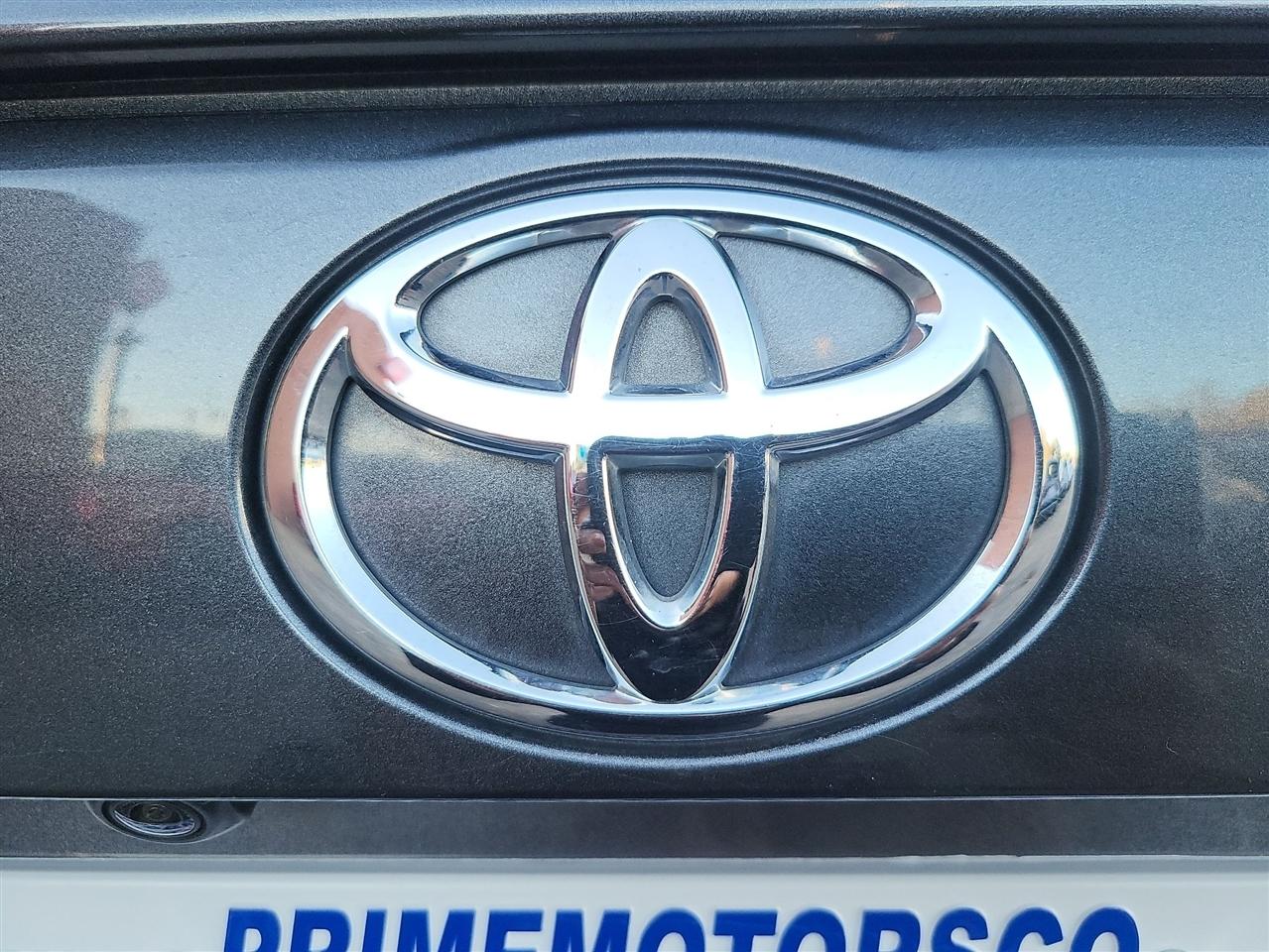 Toyota RAV4 LE AWD 2021