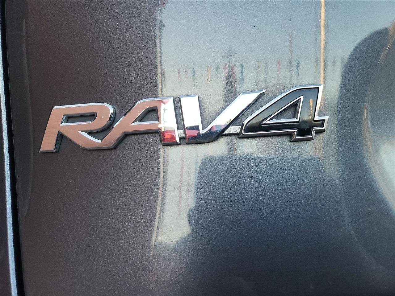Toyota RAV4 LE AWD 2021