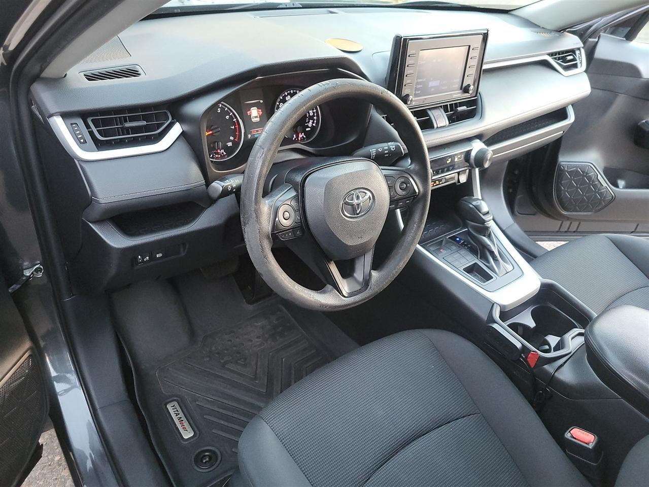 Toyota RAV4 LE AWD 2021