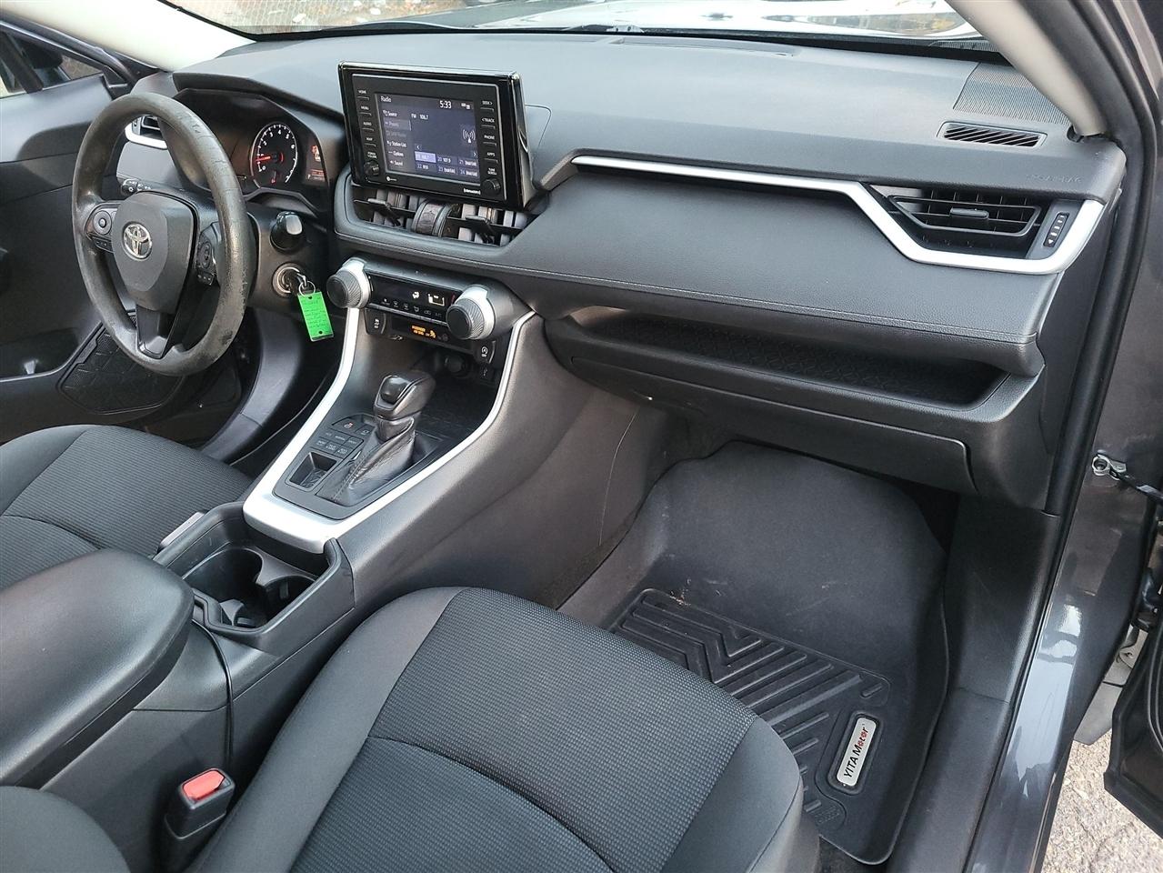 Toyota RAV4 LE AWD 2021