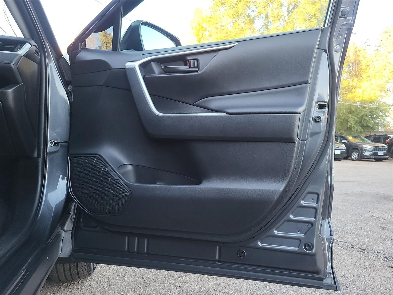 Toyota RAV4 LE AWD 2021