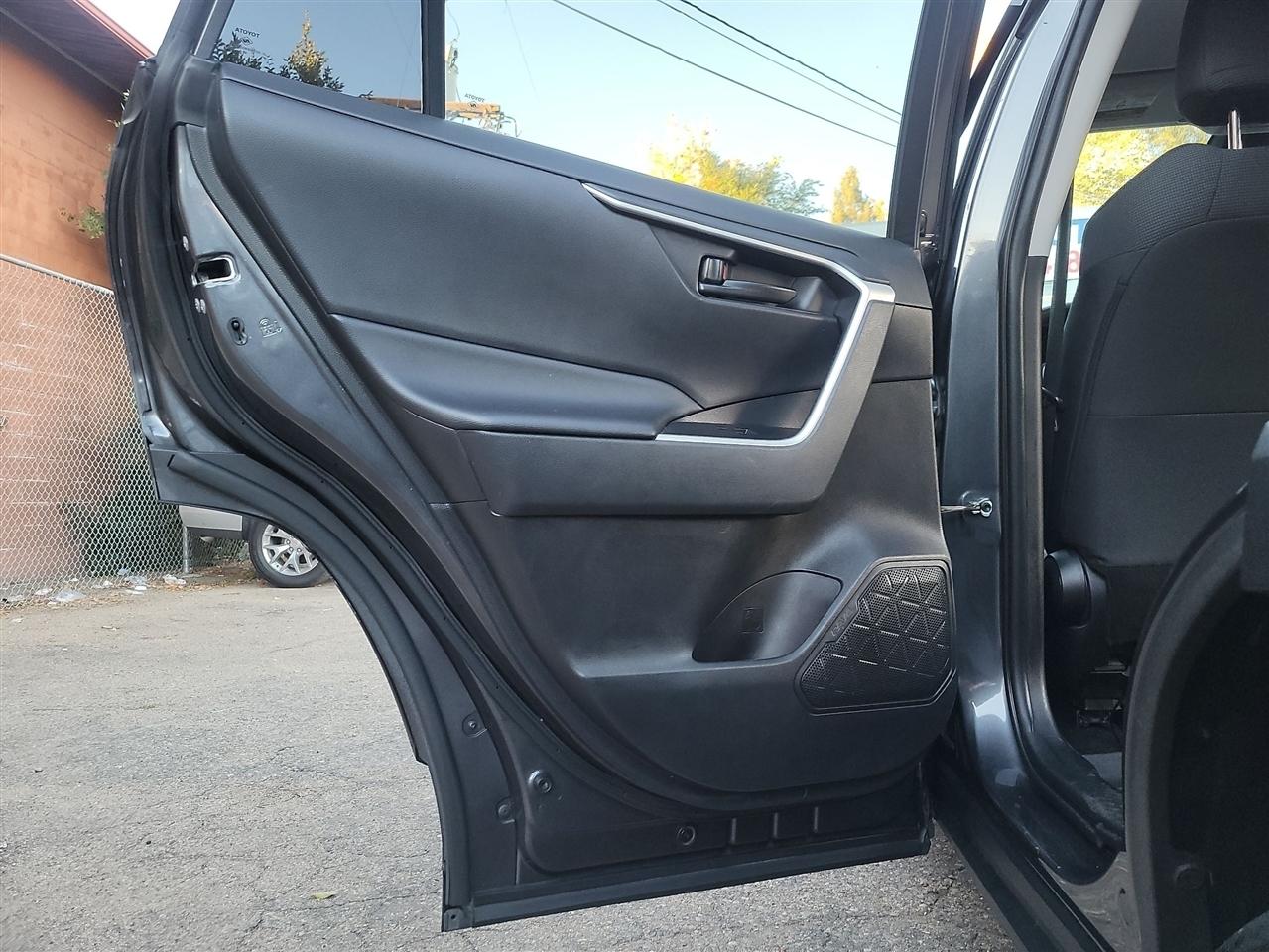 Toyota RAV4 LE AWD 2021