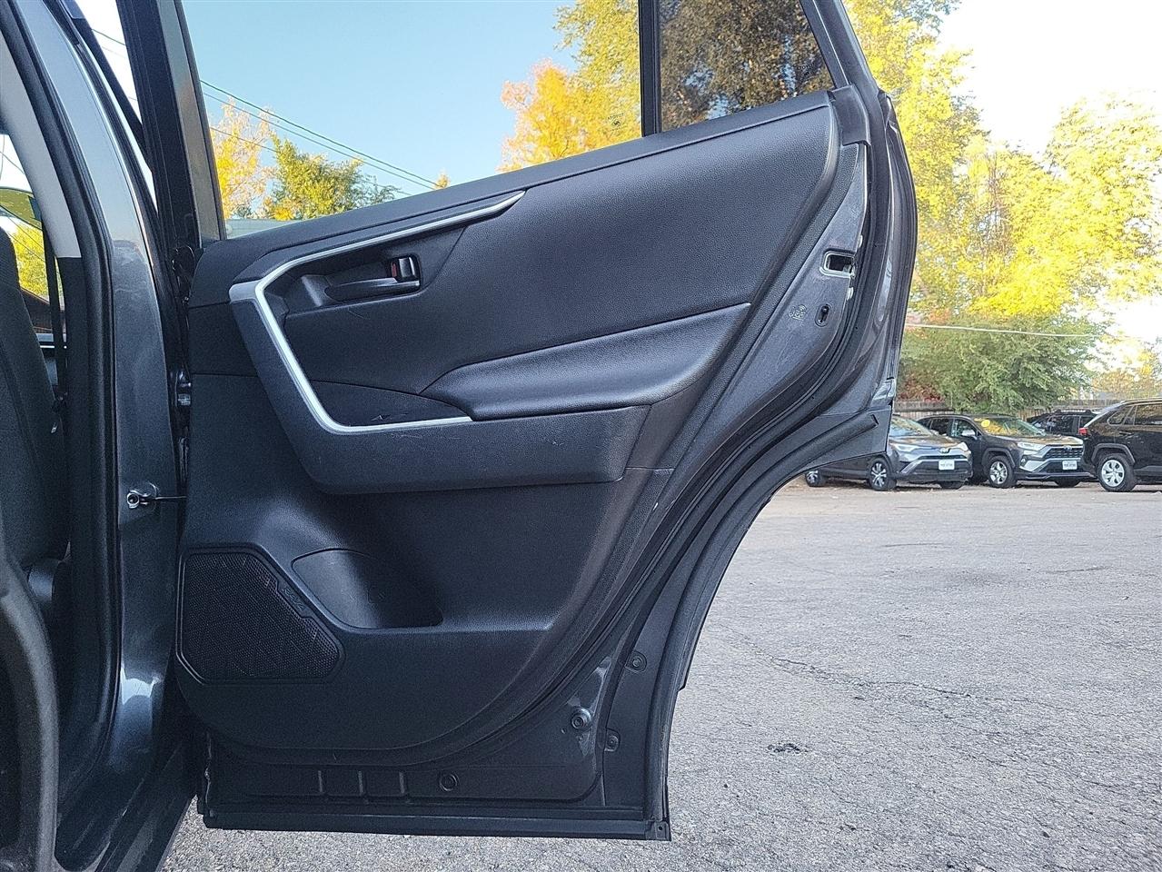 Toyota RAV4 LE AWD 2021