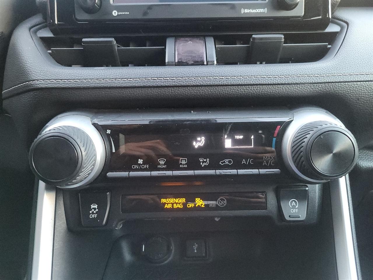 Toyota RAV4 LE AWD 2021