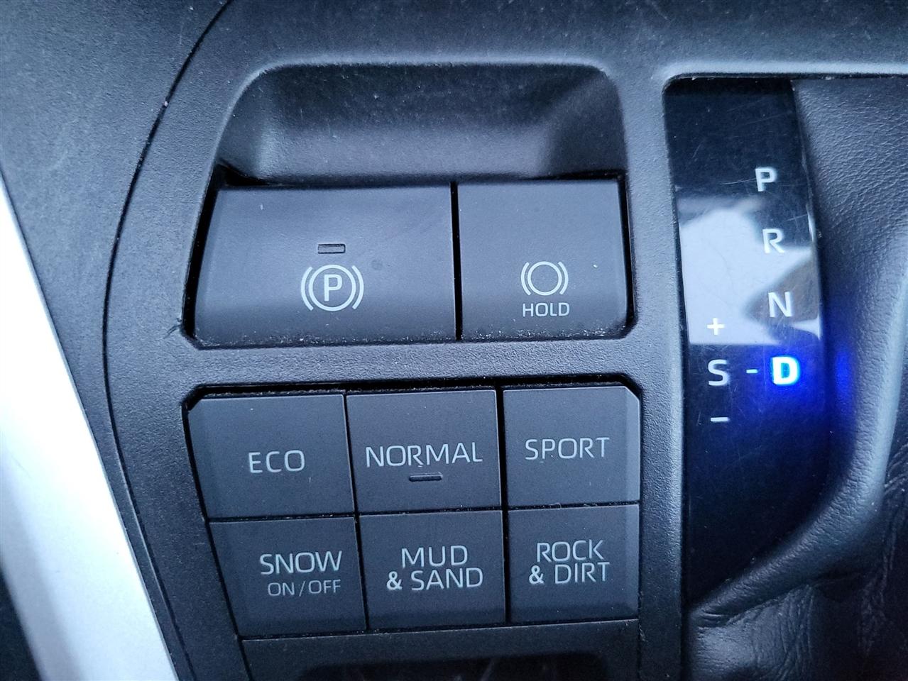 Toyota RAV4 LE AWD 2021