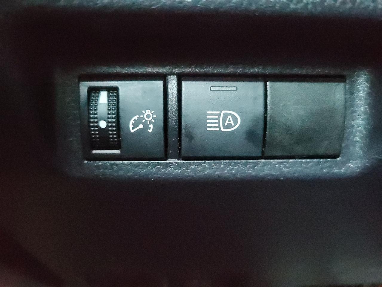 Toyota RAV4 LE AWD 2021