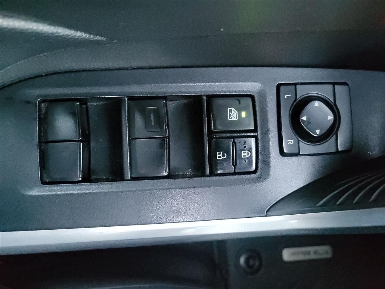 Toyota RAV4 LE AWD 2021