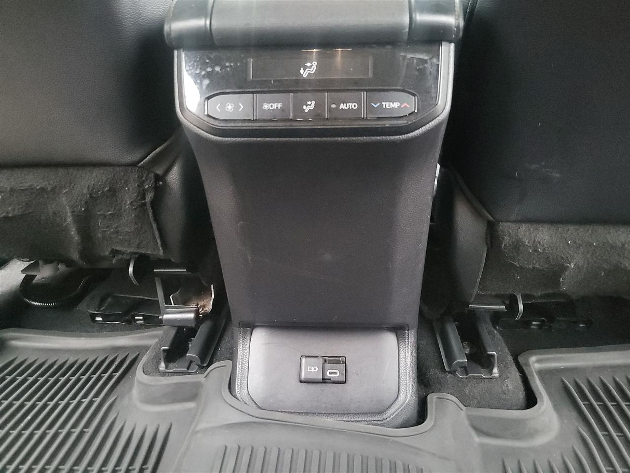 Toyota Highlander Hybrid  2023