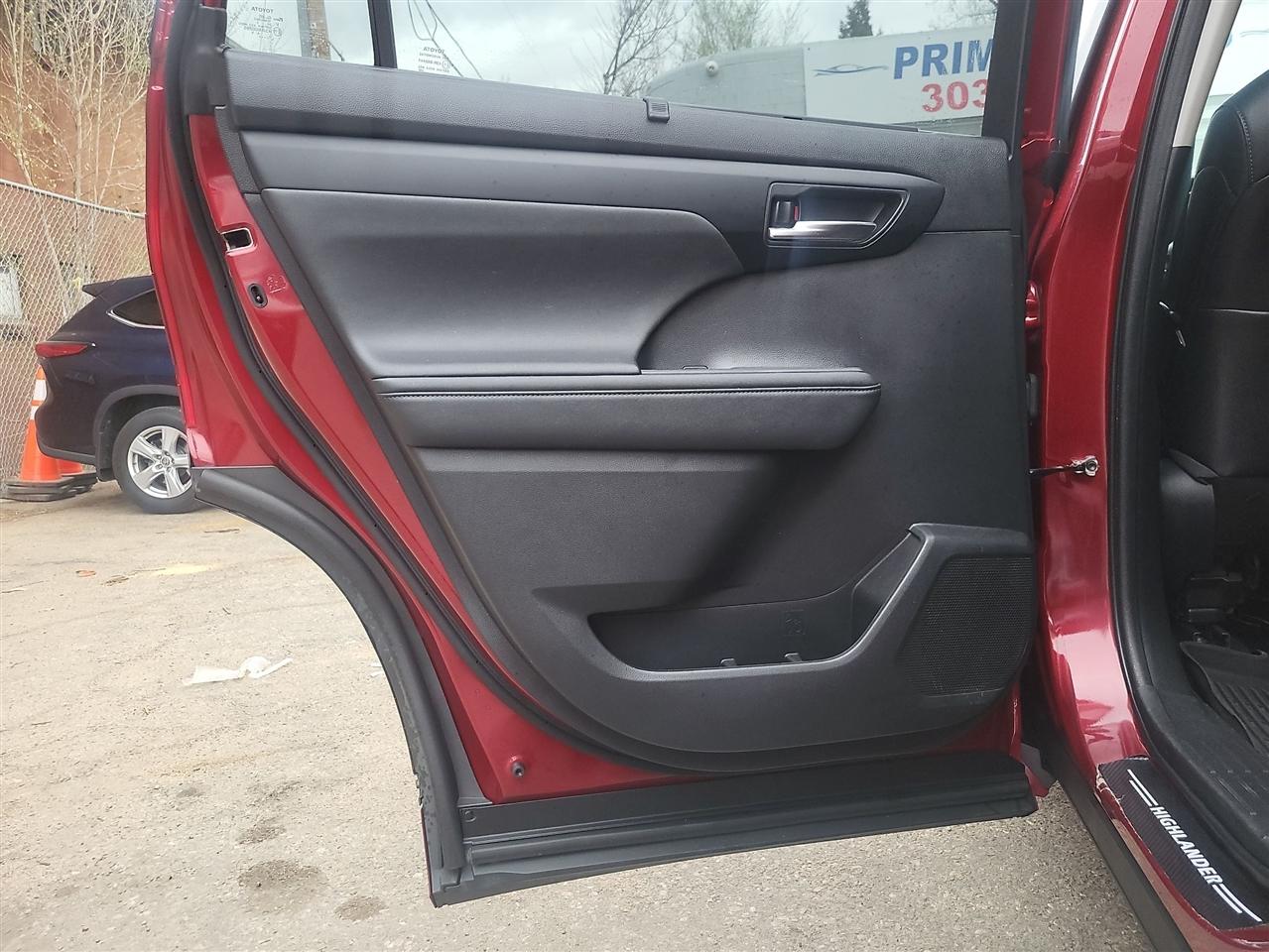 Toyota Highlander Hybrid  2023