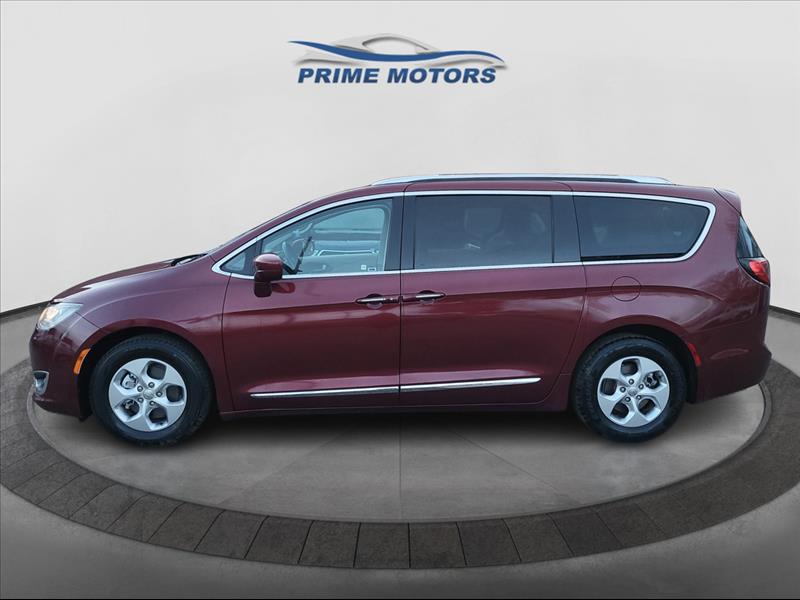2017 Chrysler Pacifica Touring-L Plus's photo