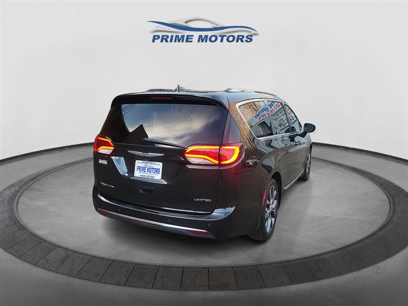 Chrysler Pacifica Limited 2017