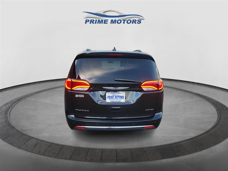 Chrysler Pacifica Limited 2017