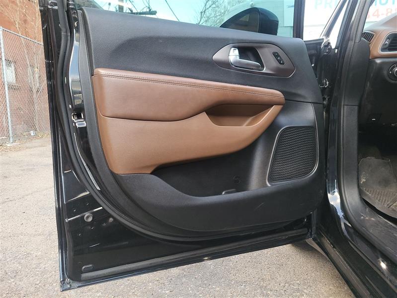 Chrysler Pacifica Limited 2017