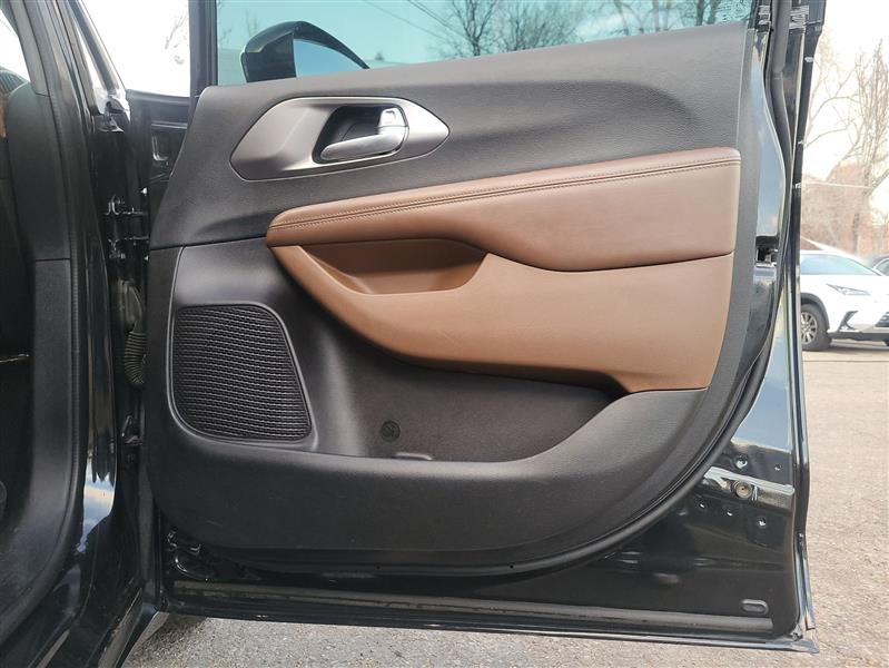 Chrysler Pacifica Limited 2017