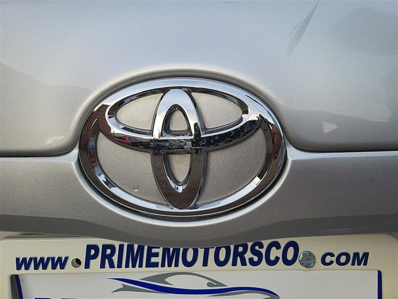 Toyota Camry Base 2011