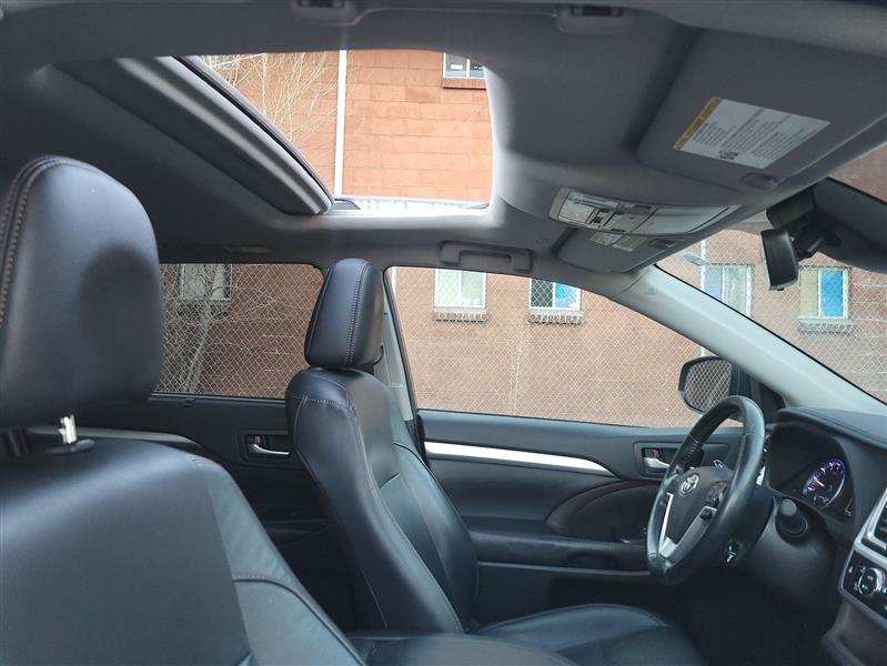 Toyota Highlander XLE AWD V6 2019