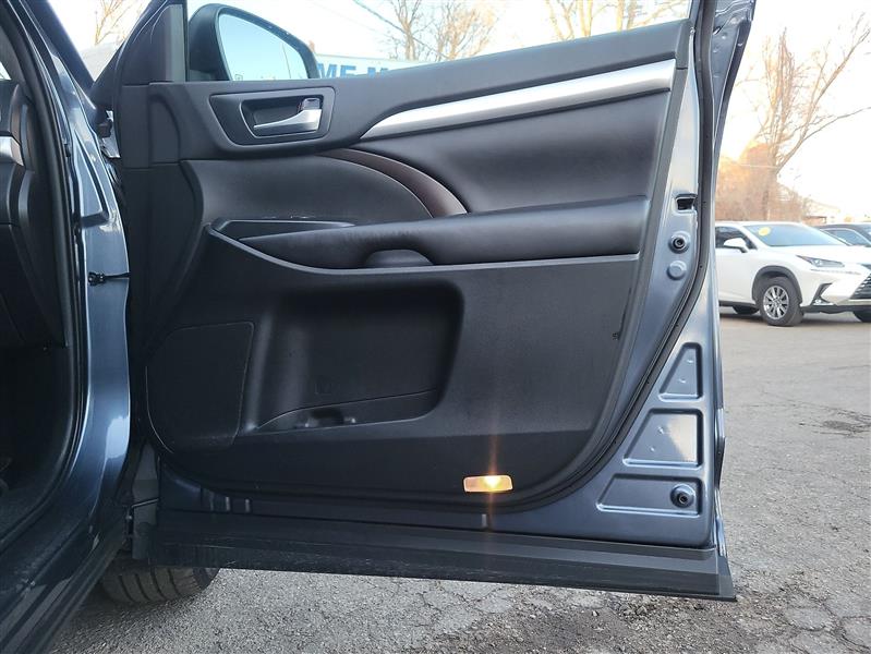 Toyota Highlander XLE AWD V6 2019