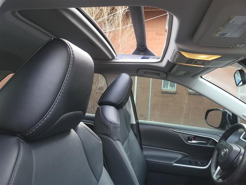 Toyota RAV4 Hybrid XLE Premium 2021