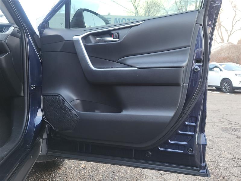 Toyota RAV4 Hybrid XLE Premium 2021