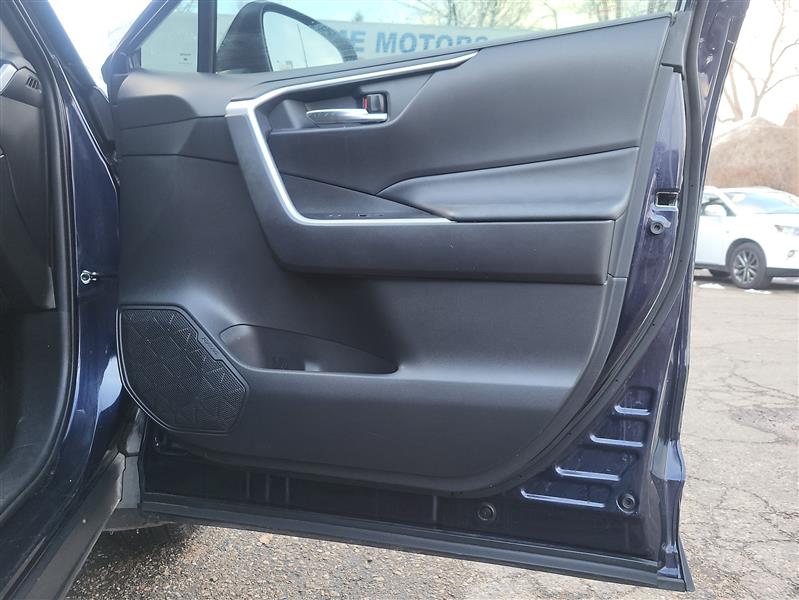 Toyota RAV4 Hybrid XLE Premium 2021