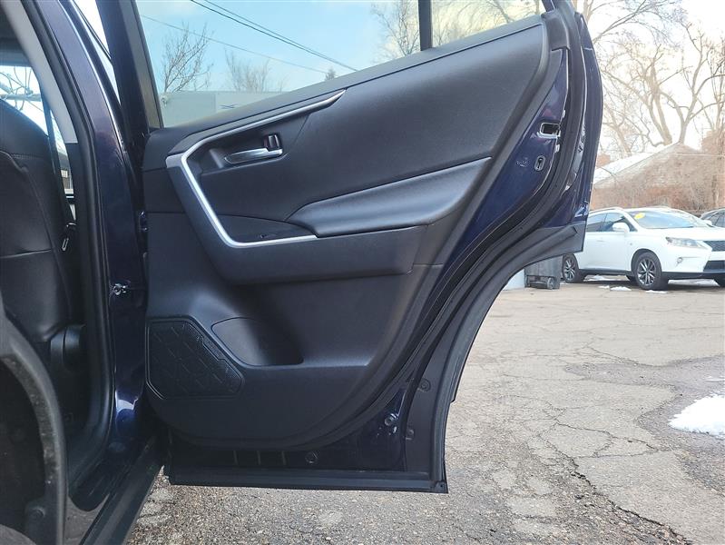 Toyota RAV4 Hybrid XLE Premium 2021