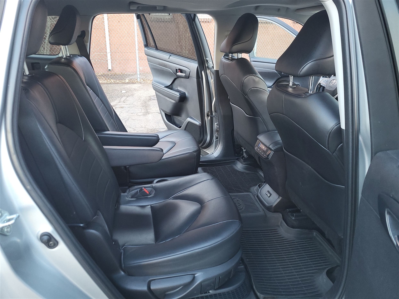 Toyota Highlander Hybrid  2023