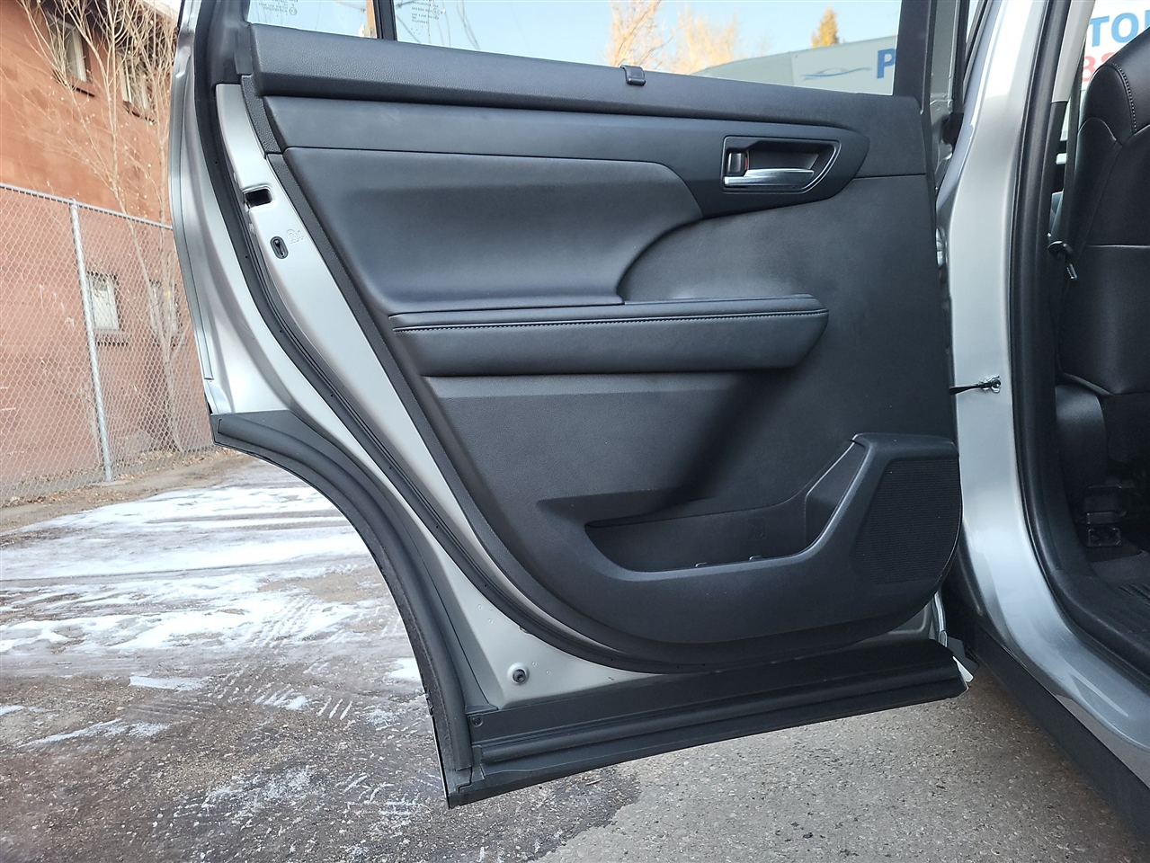 Toyota Highlander Hybrid  2023