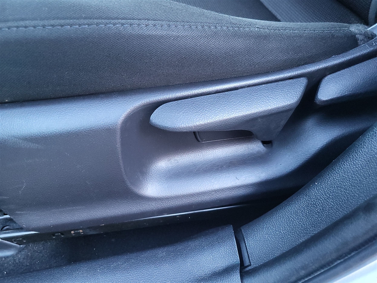 Toyota Prius L Eco 2019