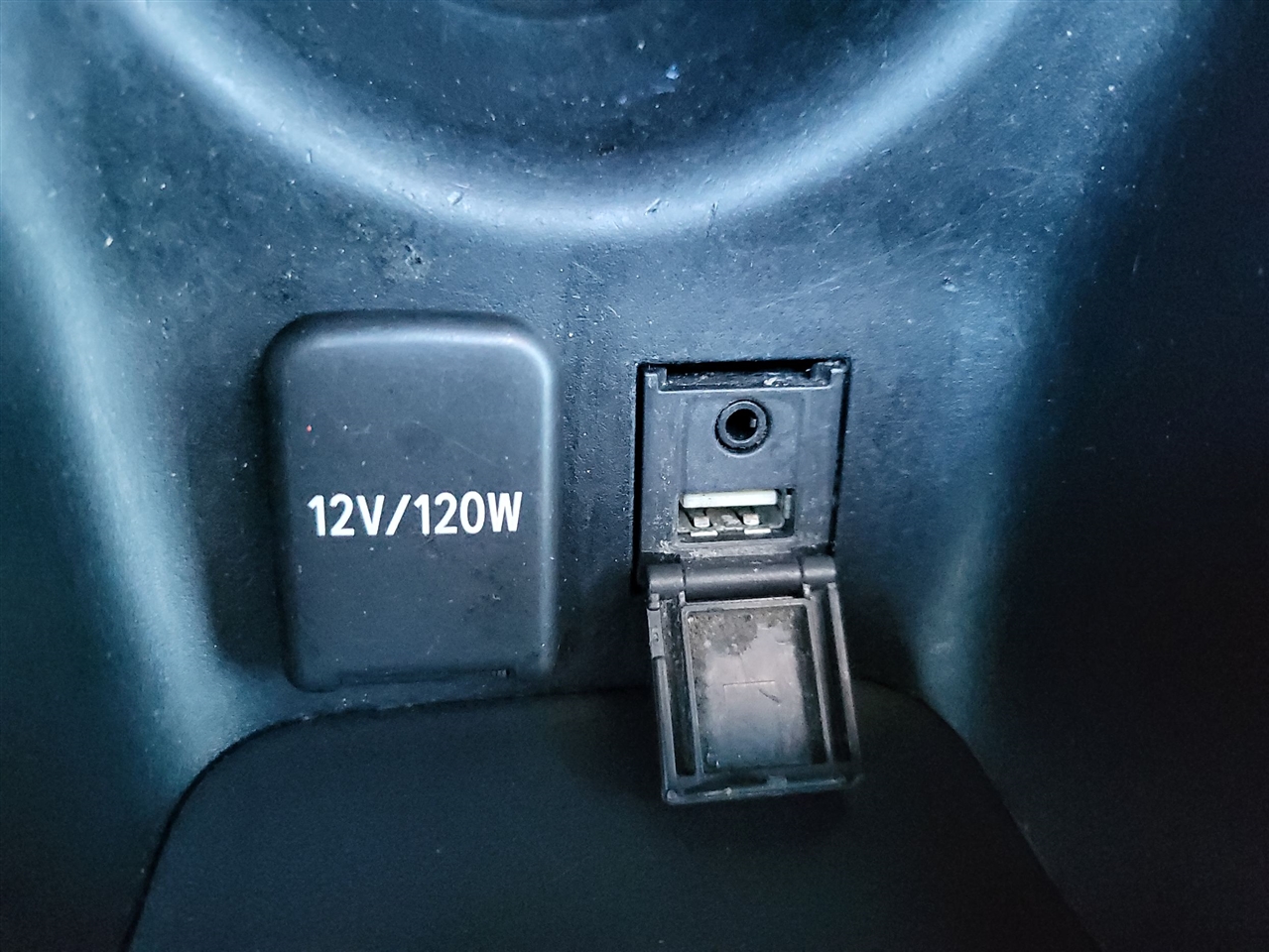 Toyota Prius L Eco 2019