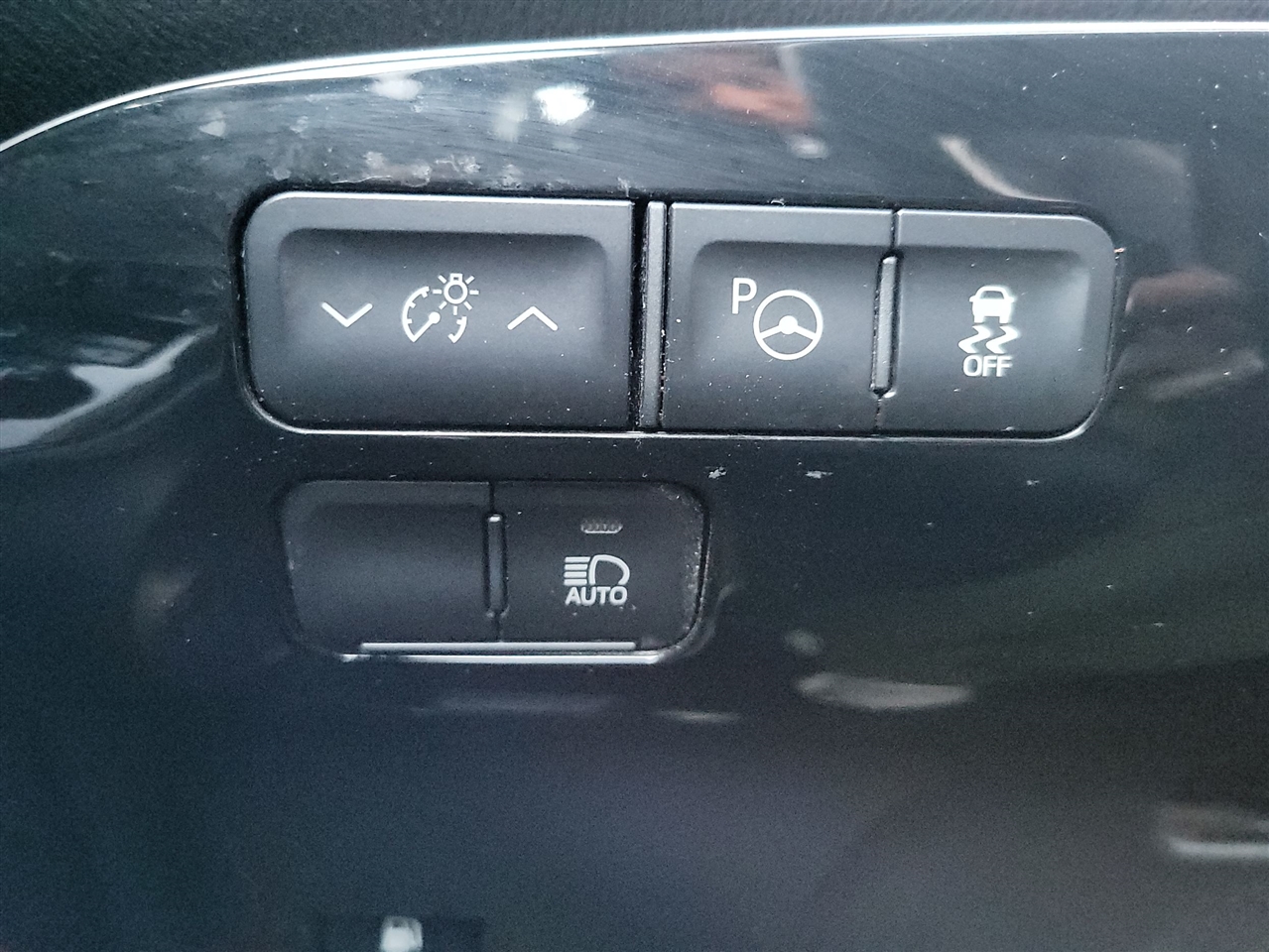 Toyota Prius L Eco 2019