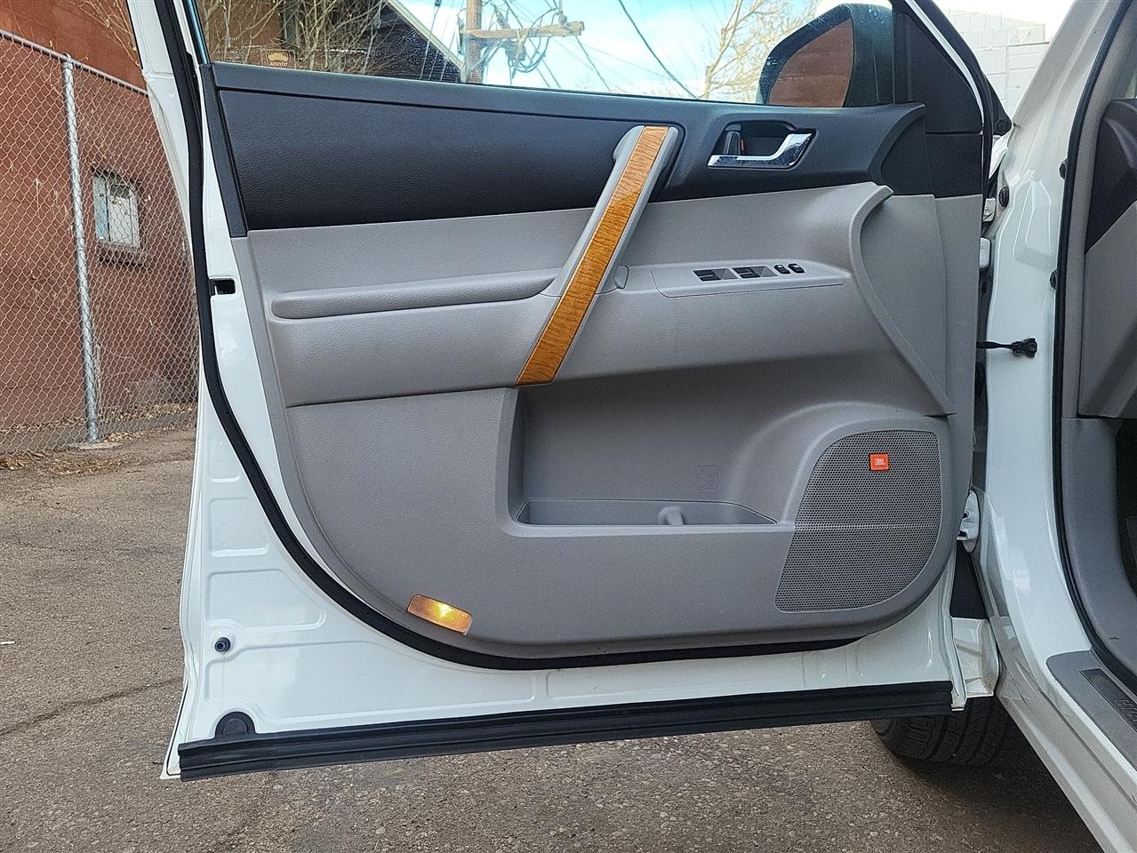 Toyota Highlander Hybrid Limited AWD 2010