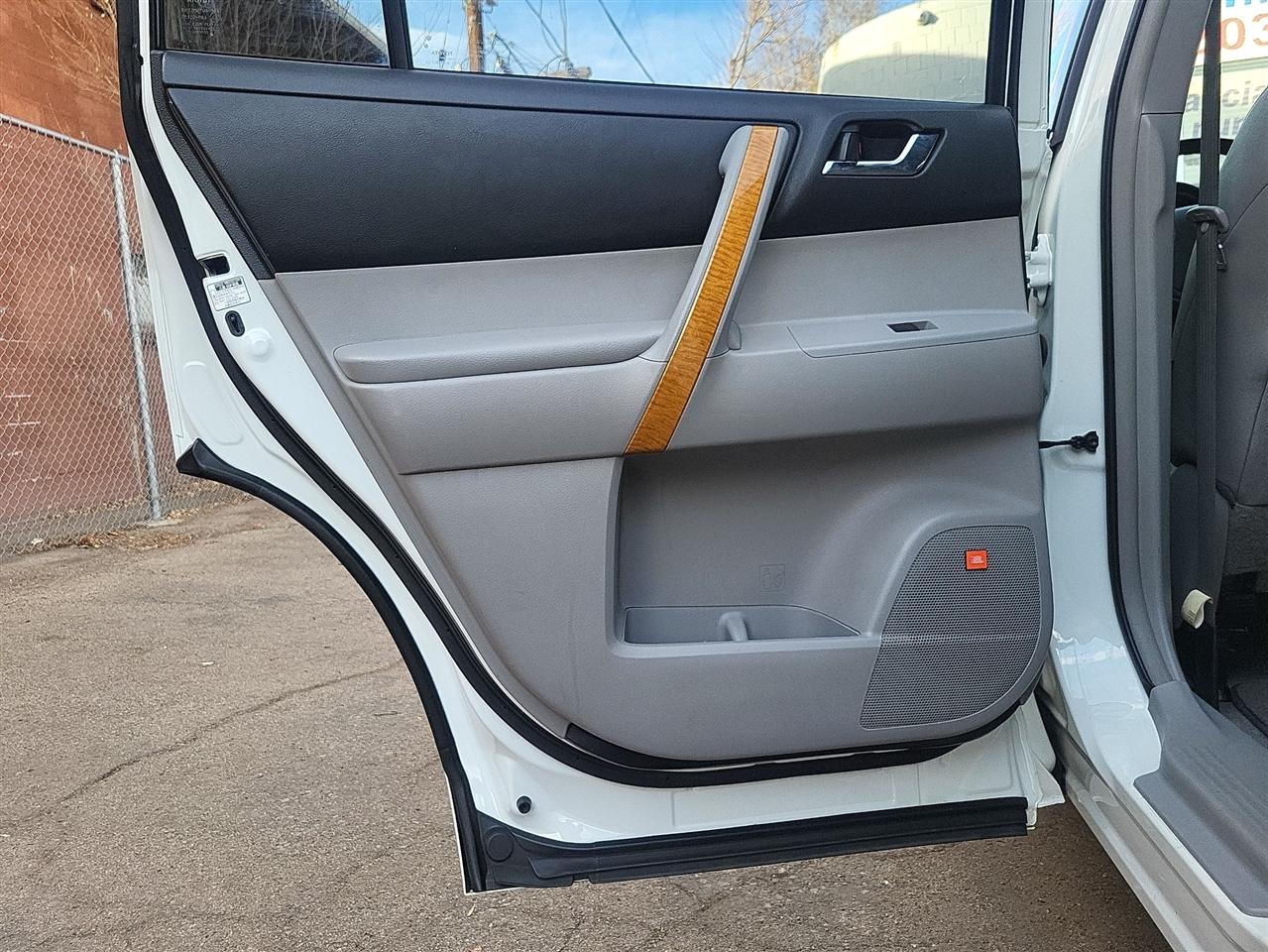 Toyota Highlander Hybrid Limited AWD 2010