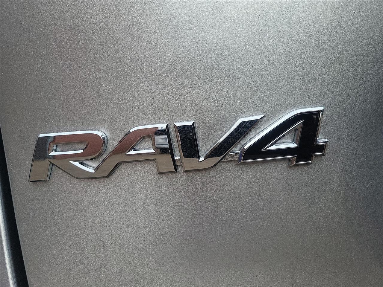 Toyota RAV4 Hybrid XLE 2022