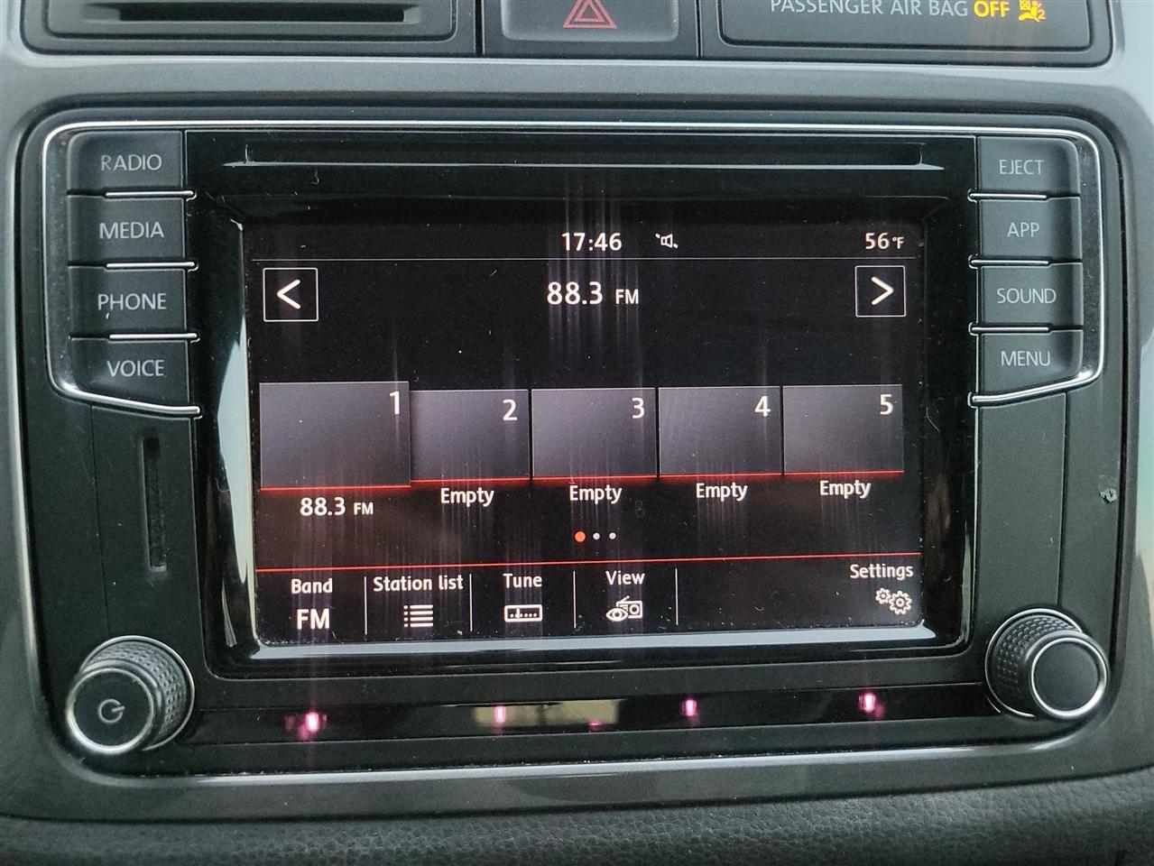 Volkswagen Tiguan S 2017