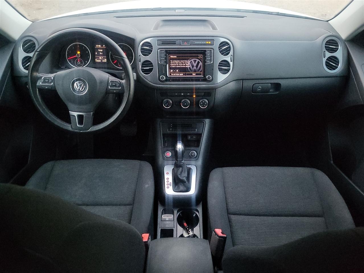 Volkswagen Tiguan S 2017