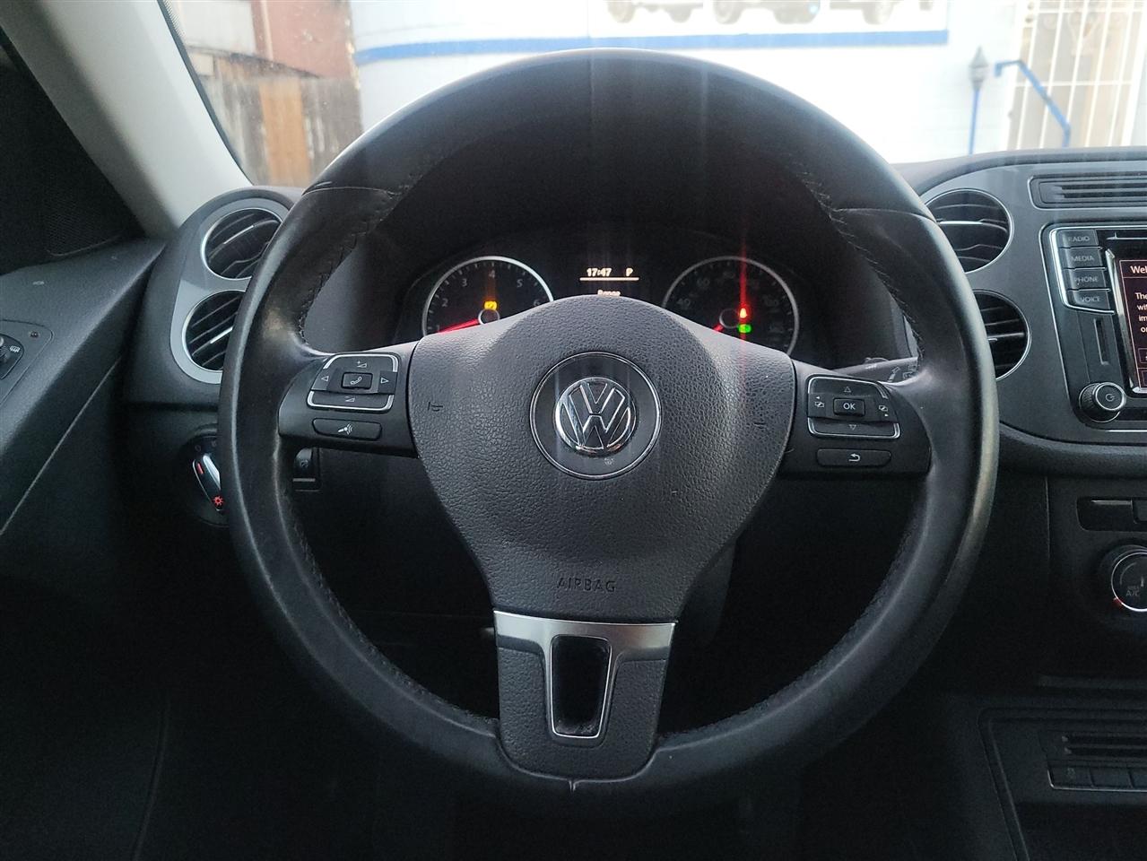 Volkswagen Tiguan S 2017