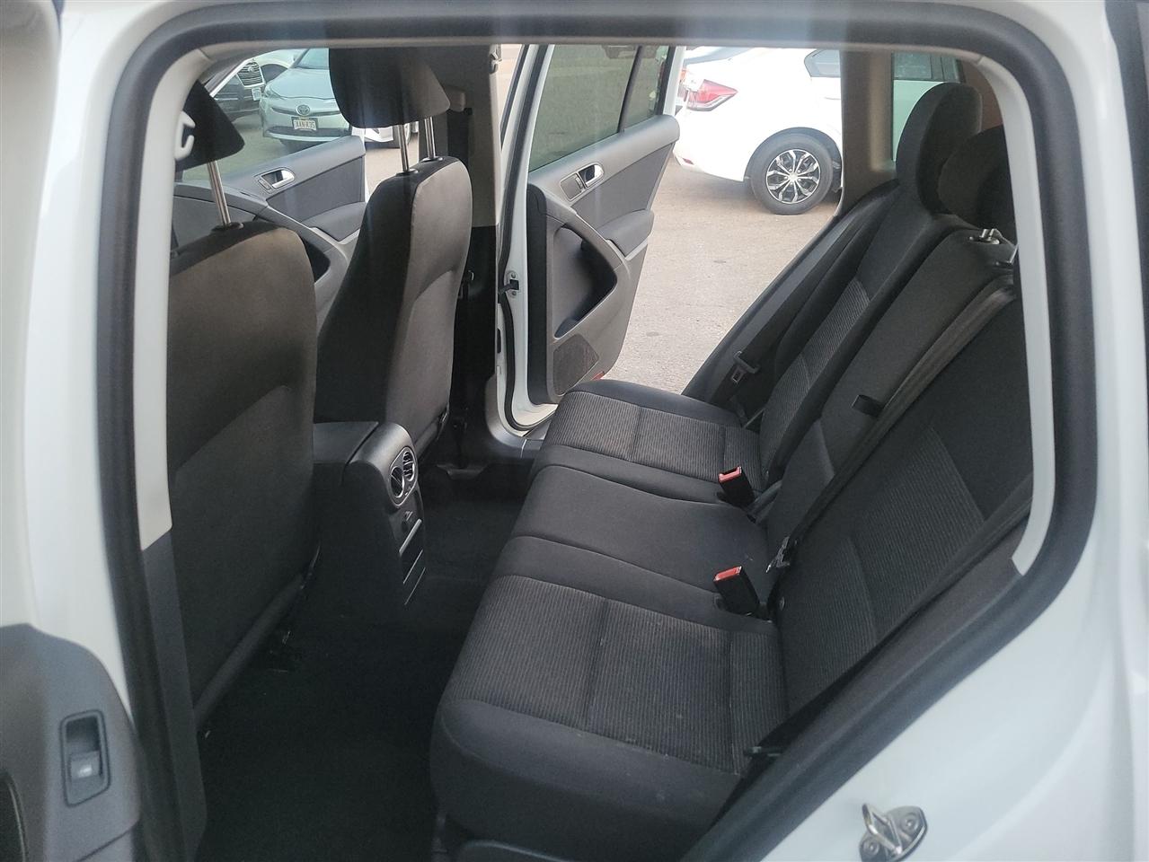 Volkswagen Tiguan S 2017