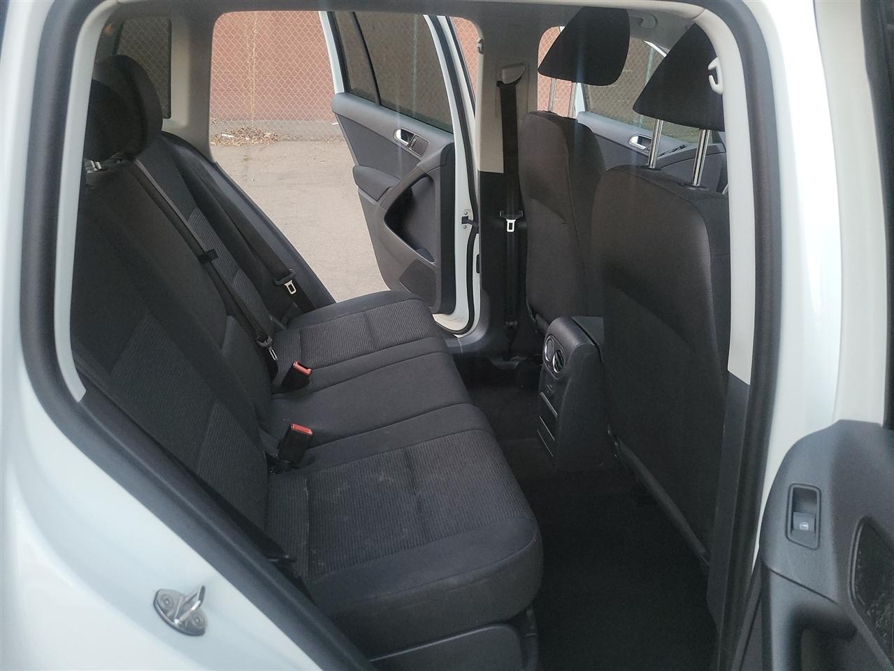 Volkswagen Tiguan S 2017