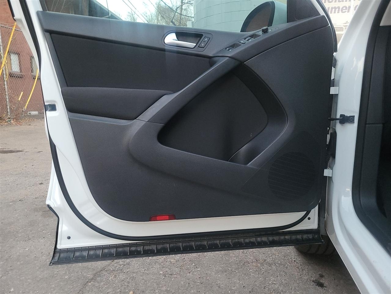 Volkswagen Tiguan S 2017