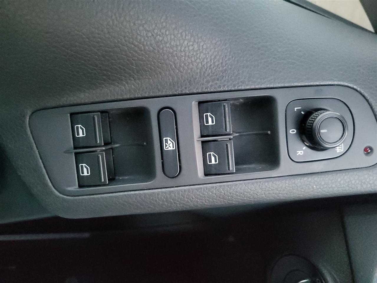 Volkswagen Tiguan S 2017