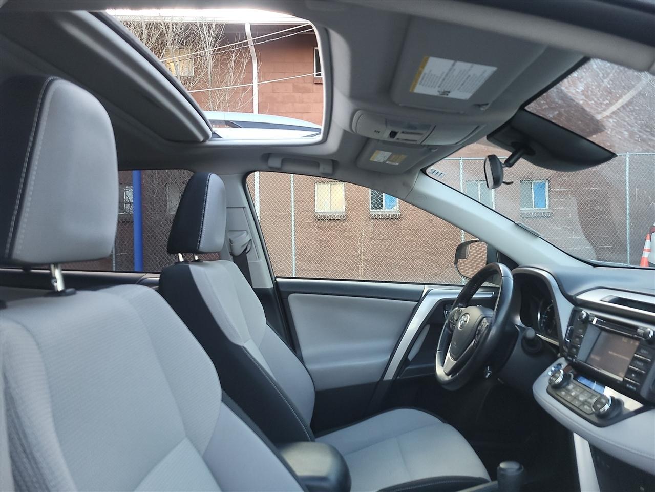 Toyota RAV4 Hybrid LE 2018