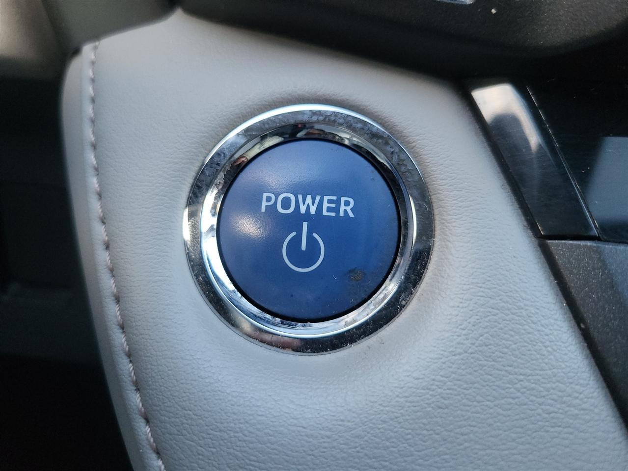 Toyota RAV4 Hybrid LE 2018