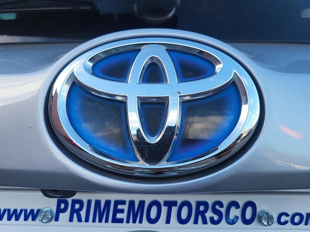 Toyota RAV4 Hybrid LE 2018