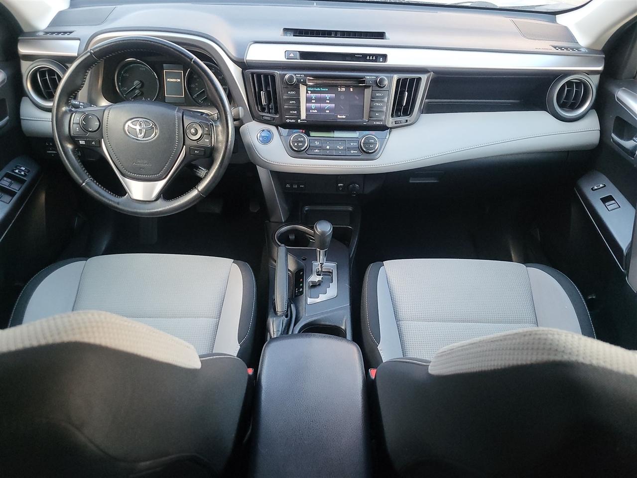 Toyota RAV4 Hybrid LE 2018