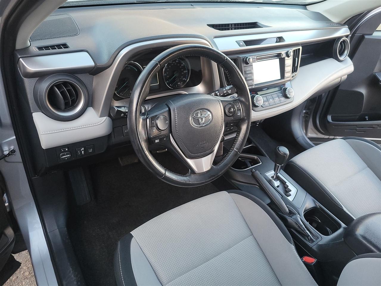 Toyota RAV4 Hybrid LE 2018