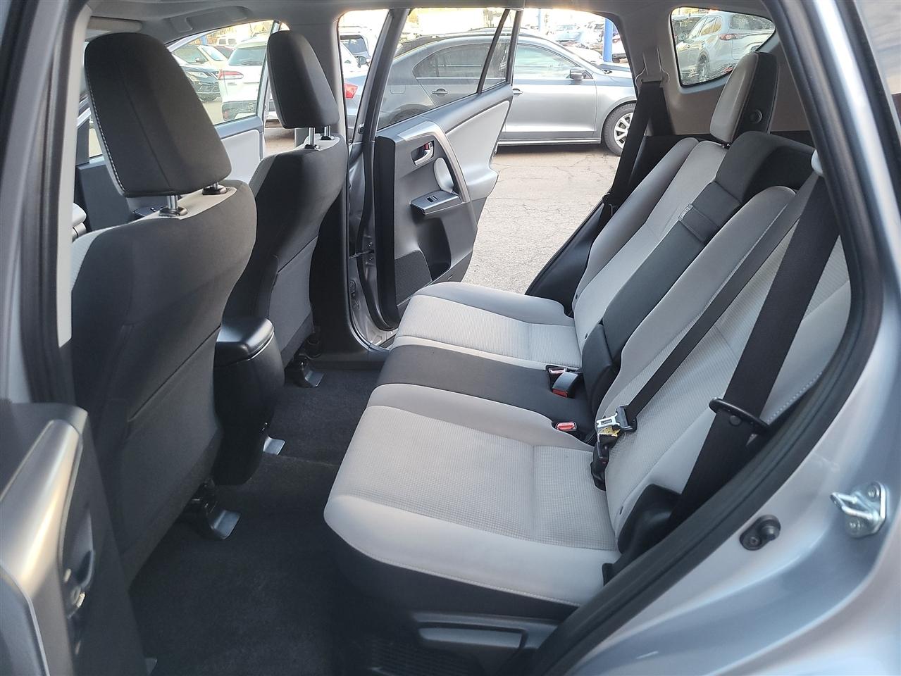 Toyota RAV4 Hybrid LE 2018