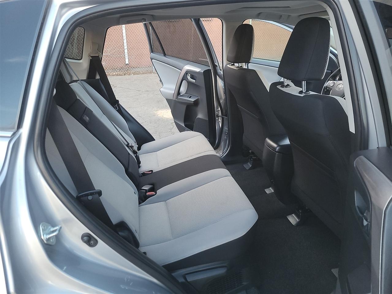 Toyota RAV4 Hybrid LE 2018