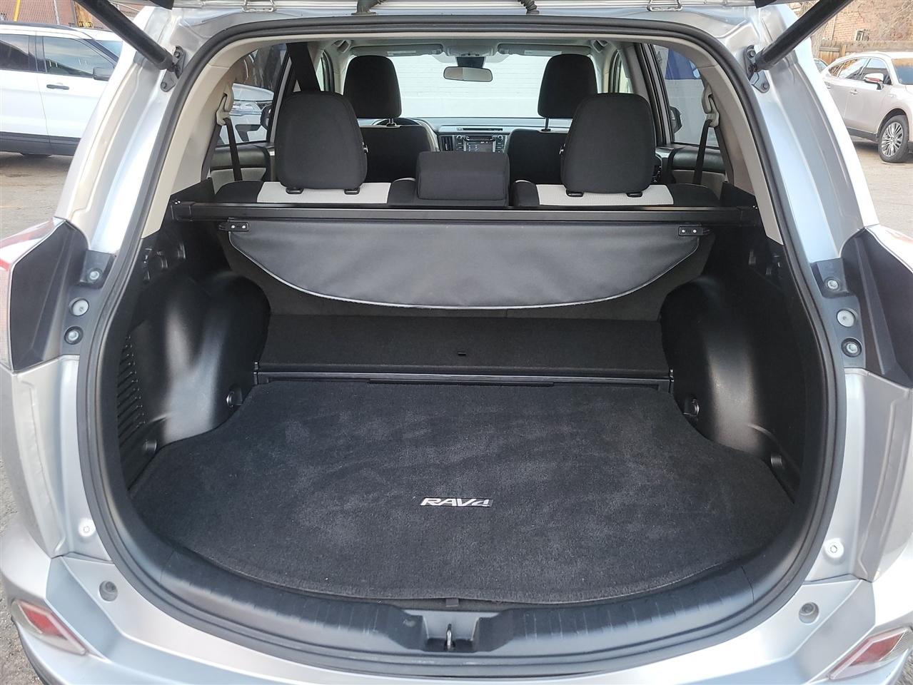 Toyota RAV4 Hybrid LE 2018