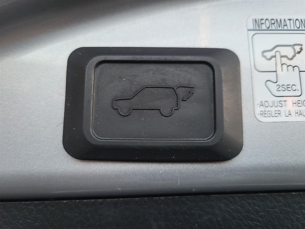 Toyota RAV4 Hybrid LE 2018